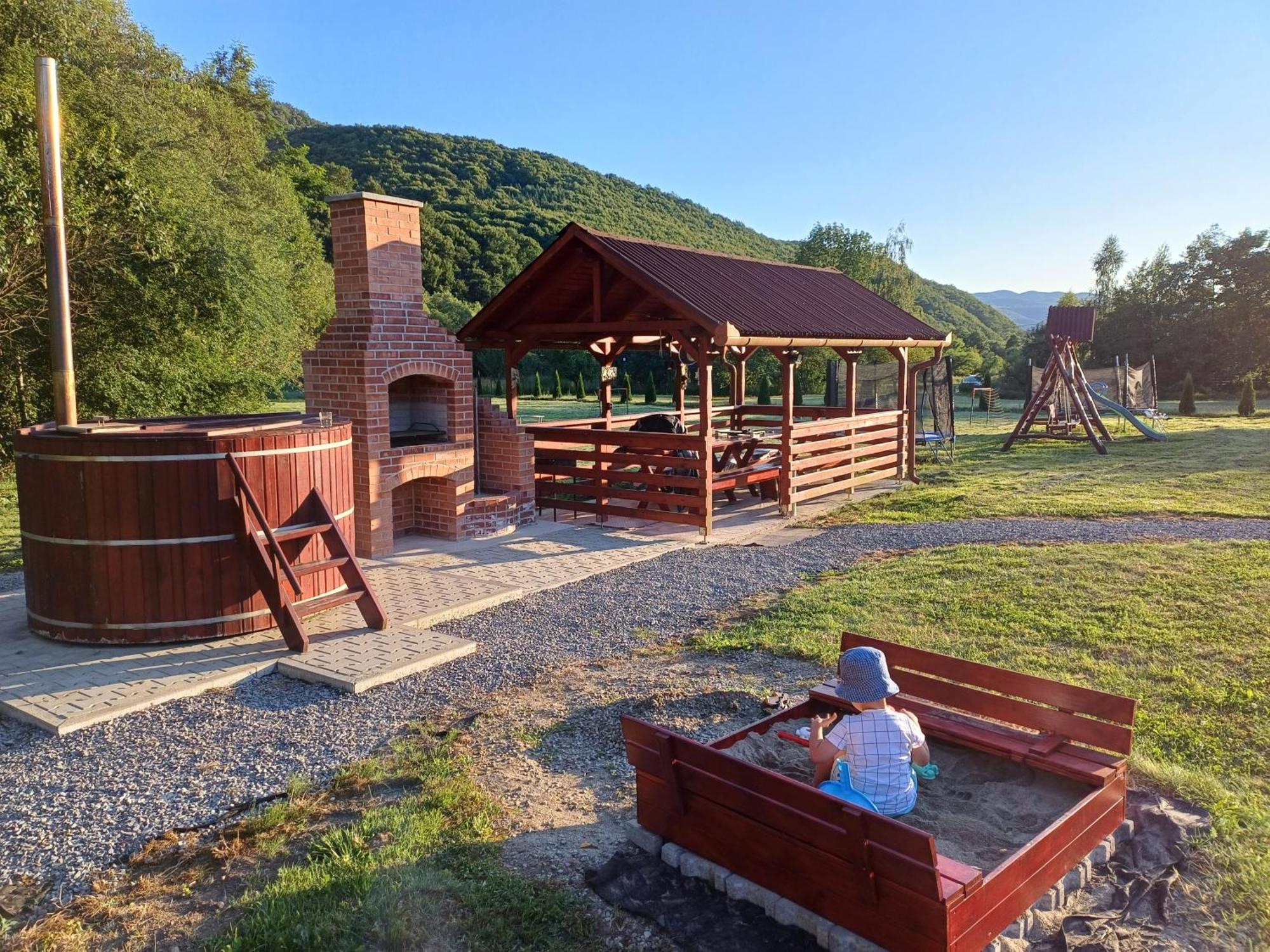 Halasto Pension Hotel Praid Exterior photo